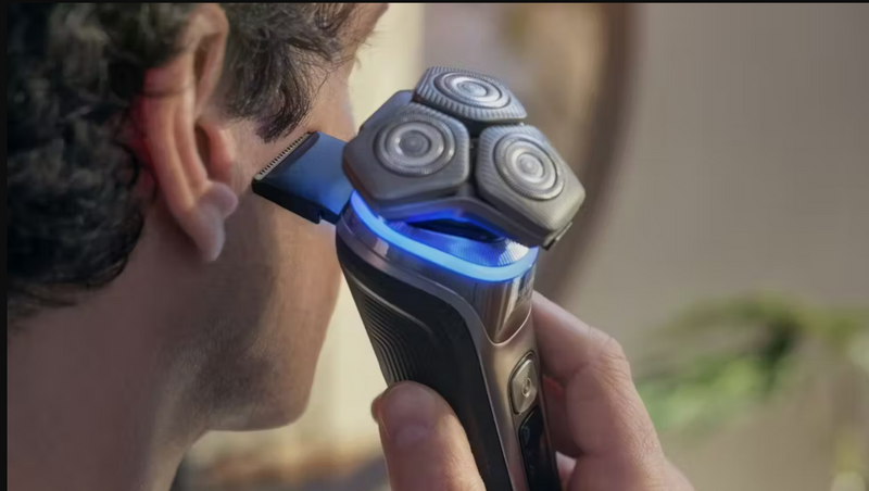 Philips Shaver series 9000 Wet & Dry electric shaver with SkinIQ